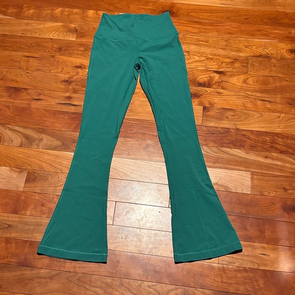 Lululemon Athletica Vibrant Green Mini Flare Yoga Leggings - Picture 5 of 9